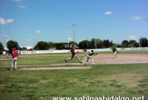 Jugada en primera base