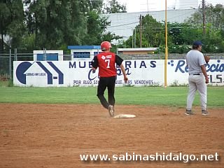 Gregorio Flores llega a la segunda base