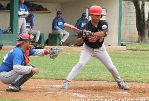 César González