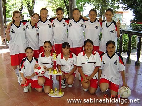 Selección femenil de futbol