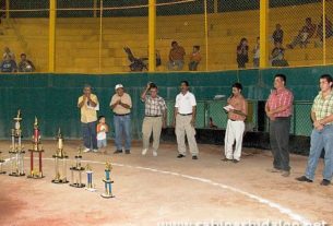 Presidium de la premiación del torneo nocturno de softbol