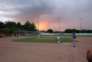Atardecer en el parque de Liga Pequeña