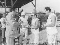 Entrega de trofeo en 1972