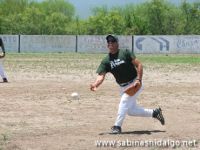 Se imponen Amigos en duelo de invictos