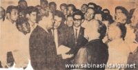 Gobernador atendiendo sabinenses