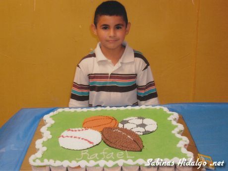 Celebran cumpleaños de Rafael de Llano