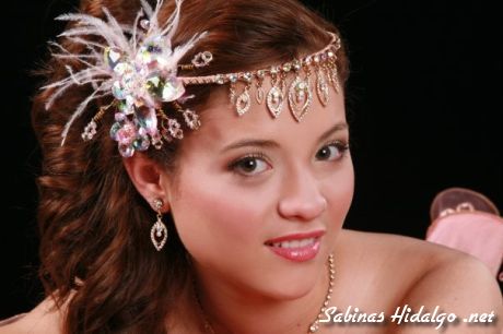 Alexandra Ibarra Ancira celebra sus Quince Años