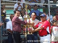 Reconocen a los ganadores del torneo de beisbol