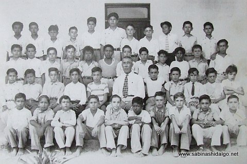 Sexto grado de 1943-1944 de la escuela Manuel M. García