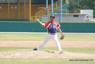 Jesús Martínez lanzando por Yaquis en el beisbol municipal
