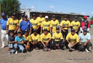 Equipo Agua y Drenaje del torneo de softbol del Club Sertoma