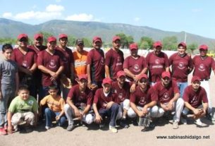 Equipo Cerveceros del torneo de softbol del Club Sertoma