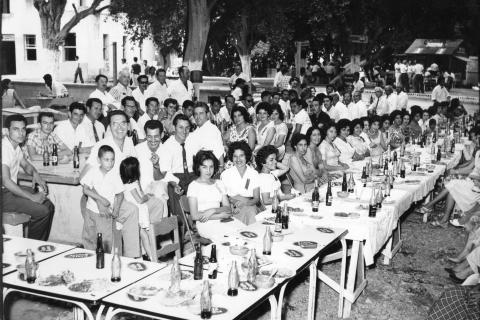 Fotografía del festejo del Día del Maestro del 15 de mayo de 1961 en Sabinas Hidalgo