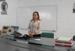 Indira Montemayor en su conferencia sobre la Historia de la radio