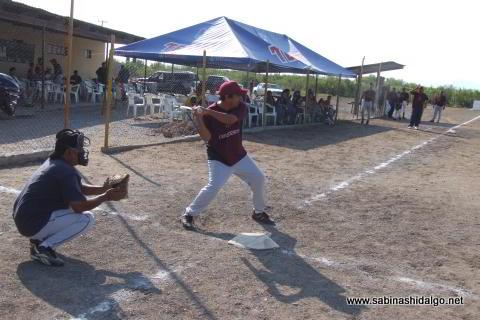 José Luis Hernández bateando por Cerveceros en el softbol del Club Sertoma