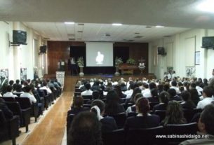 Homenaje en la Normal Pablo Livas