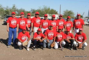 Equipo Diablos del torneo de softbol del Club Sertoma