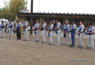 Equipo SUTERM realizando un minuto de silencio