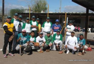 Equipo Perrones del torneo de softbol del Club Sertoma