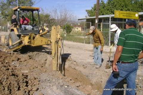 Obra de drenaje en calle Cuauhtémoc de Sabinas Hidalgo
