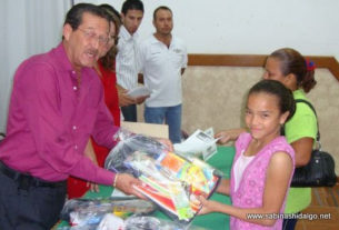 Entrega de apoyos educativos