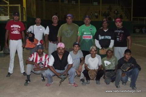 Equipo Potros Salvajes en el softbol nocturno