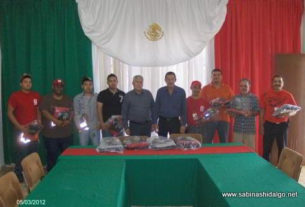 Entrega de uniformes al personal de Protección Civil