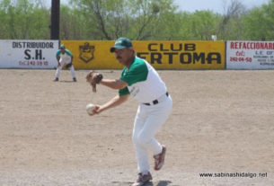 Nabor Soto de Perrones en el softbol del Club Sertoma
