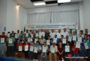 Entrega de 45 escrituras por parte de FOMERREY y Asentamientos Humanos de Sabinas Hidalgo