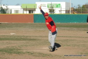 Amaniel Sánchez de Cárdenas Trucking en el softbol sabatino