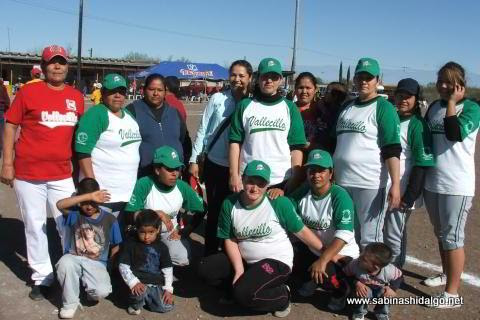Equipo Pioneras de Vallecillo en el softbol femenil del Club Sertoma
