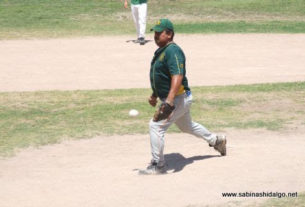 Candelario García de Amigos en el softbol dominical