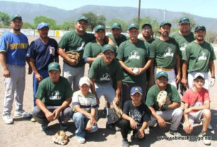 Equipo Águilas en el softbol del Club Sertoma