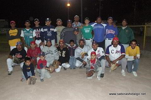 Equipo Vallecillo del torneo nocturno de softbol