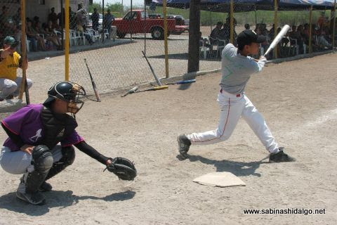 David Velázquez de Perrones en el softbol del Club Sertoma