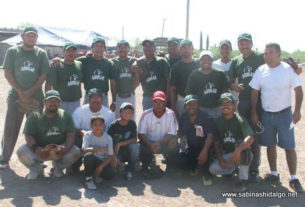 Equipo Águilas del torneo de softbol del Club Sertoma