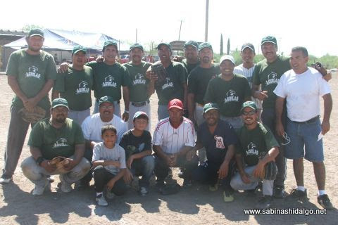 Equipo Águilas del torneo de softbol del Club Sertoma