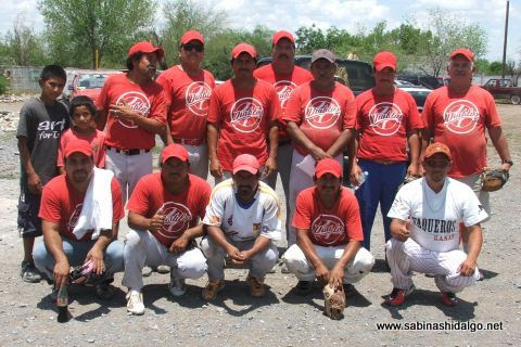 Equipo Diablos del torneo de softbol del Club Sertoma