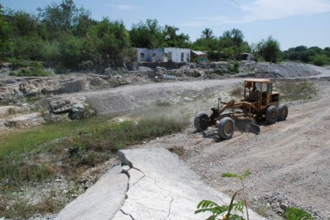Rehabilitación de puente-vado en la colonia Lozano