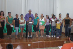 Entrega de becas FECTEC por el periodo enero-junio 2012