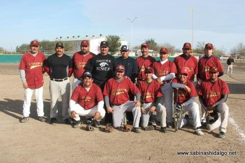 Equipo Maypa Trucking del torneo sabatino de softbol