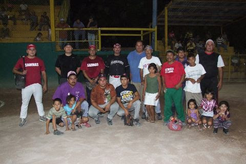 Equipo Potros Salvajes del torneo nocturno de softbol