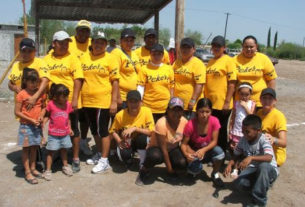 Equipo Pekes de Bustamante en el softbol femenil del Club Sertoma