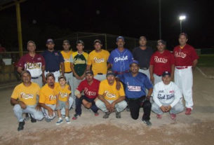 Equipo Rayos del torneo de softbol nocturno