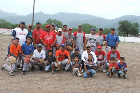 Diamantes de Vallecillo en el softbol del Club Sertoma