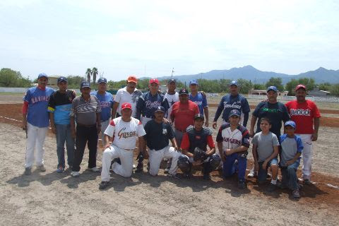 Equipo Tarimas Vázquez de Apodada en la Liga de Beisbol de Salinas Victoria