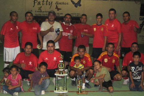 Equipo Coca Cola en el futbol rápido empresarial del Sapri