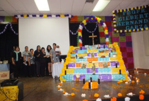 Altar en honor al Profr. Gilberto Hernández en la Normal Pablo Livas