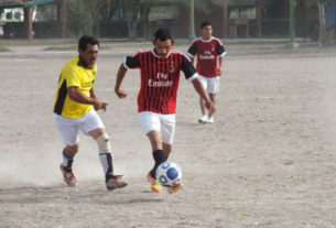 Warriors contra Revolución del torneo de segunda fuerza de la Liga Municipal de Futbol Soccer