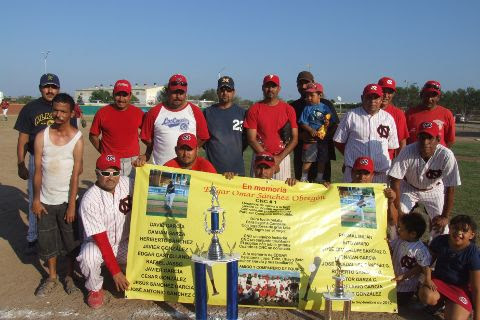 Equipo CNC del torneo de softbol sabatino